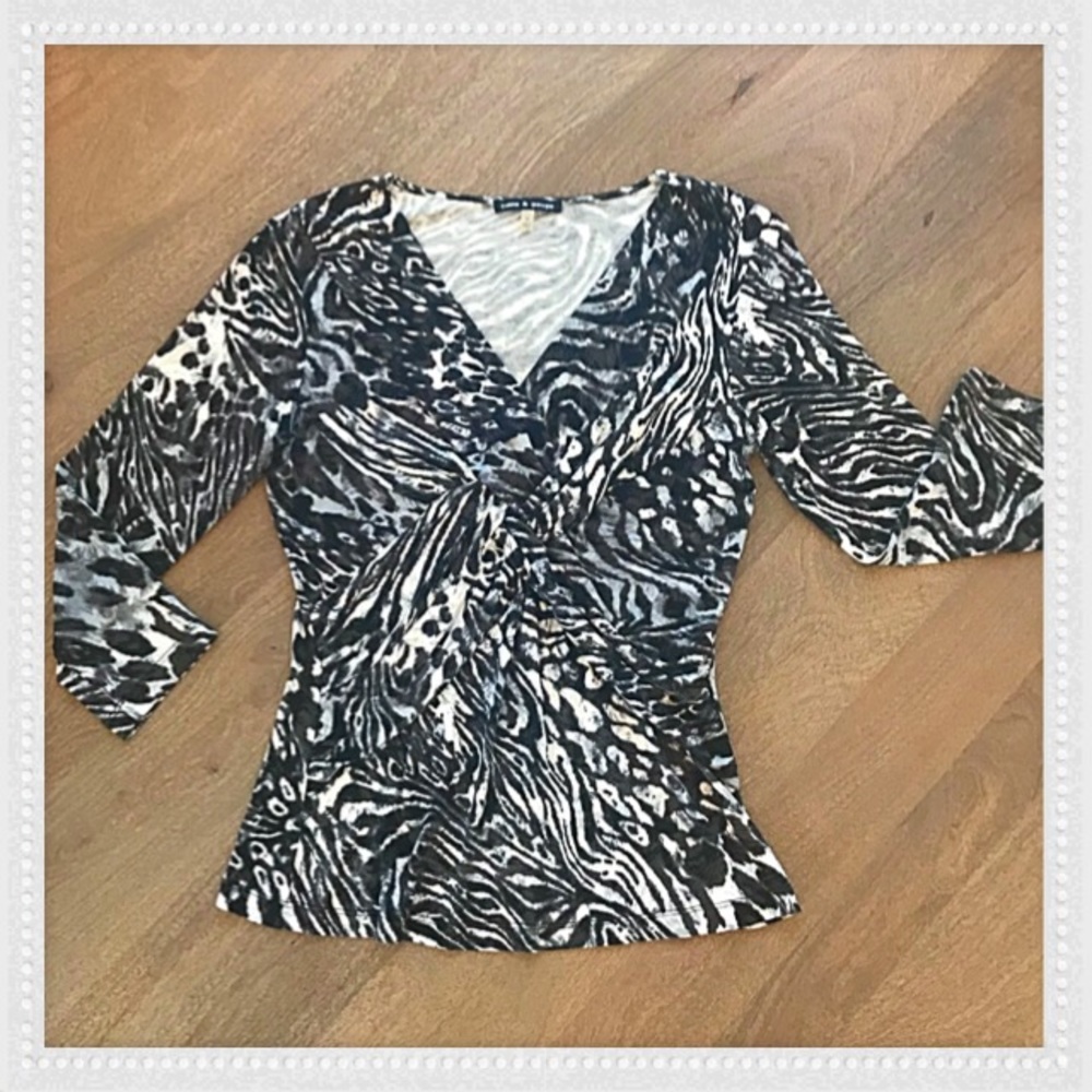 Cable & Gauge 3/4 sleeve v neck faux wrap top